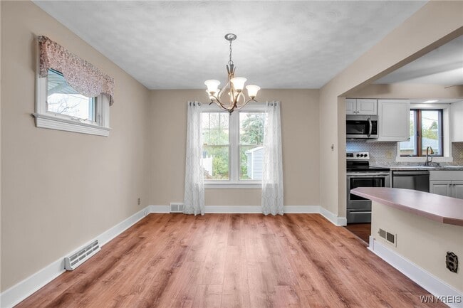 Building Photo - 21 Waverly Ave