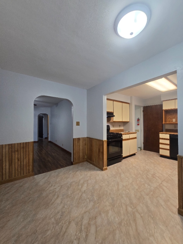 Photo - 804 N Grand Ave W