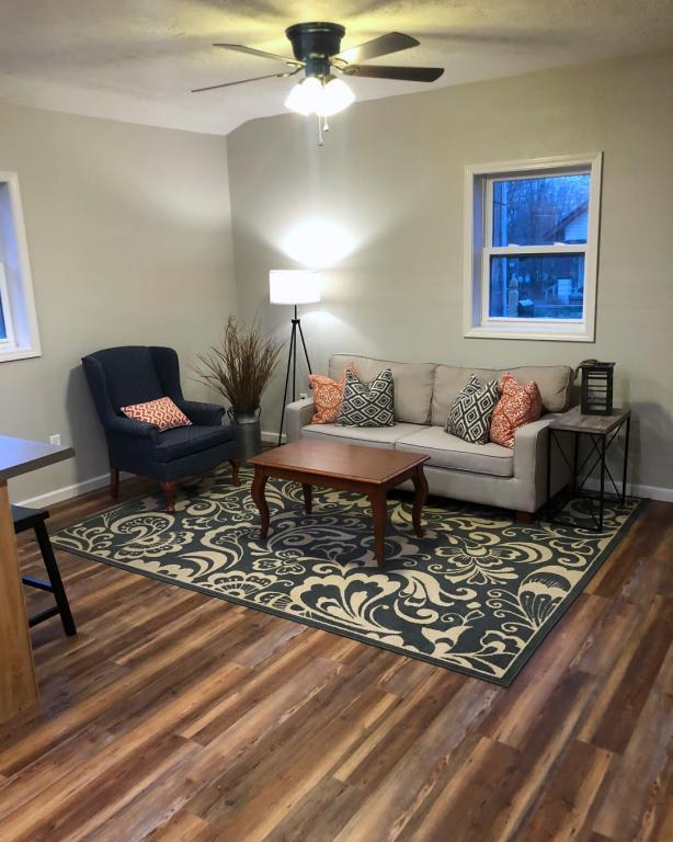 Photo - 107 W Park St