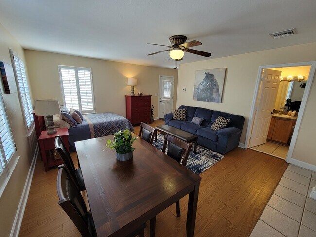 Photo - 3223 Whitman Way