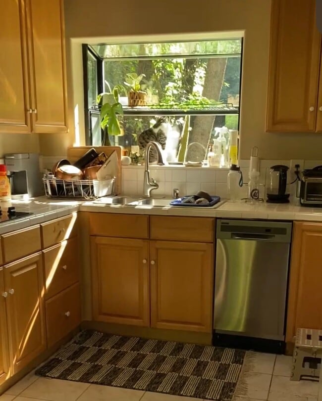 Photo - 161 Peregrine Ln