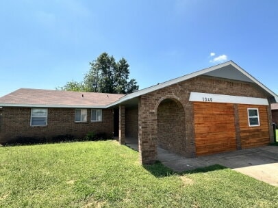 Building Photo - Versatile 5-Bedroom Residence | Ideal for Hosting & Home-Style Living!!