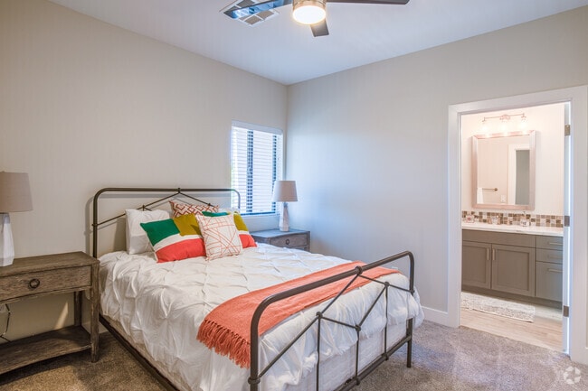 2 BR, 2 BA - 1672SF