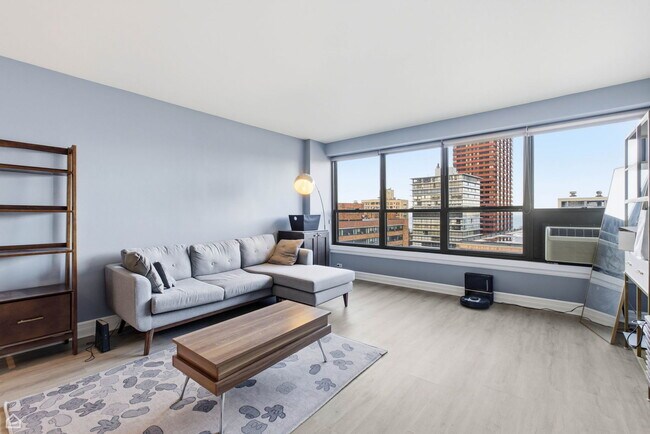 Photo - 2930 N Sheridan Rd