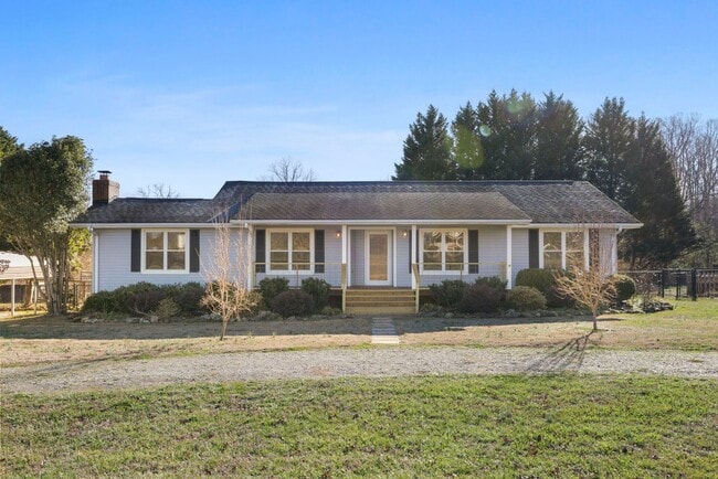 Building Photo - Welcome to this Comfortable, Charming & Outdoor Living, Single-Level Home