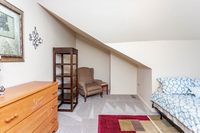 4BR, 2BA - 2,000 - 49 Lawn St