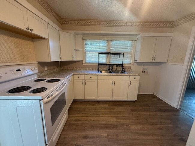 Photo - 2125 Cedar Crest Dr