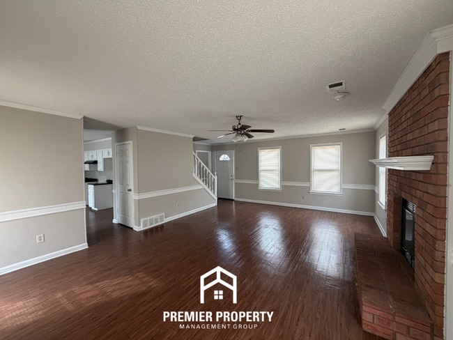 Photo - Spacious 4BR/2.5BA Home with Fireplace, Garage & Fenced Backyard in Memphis