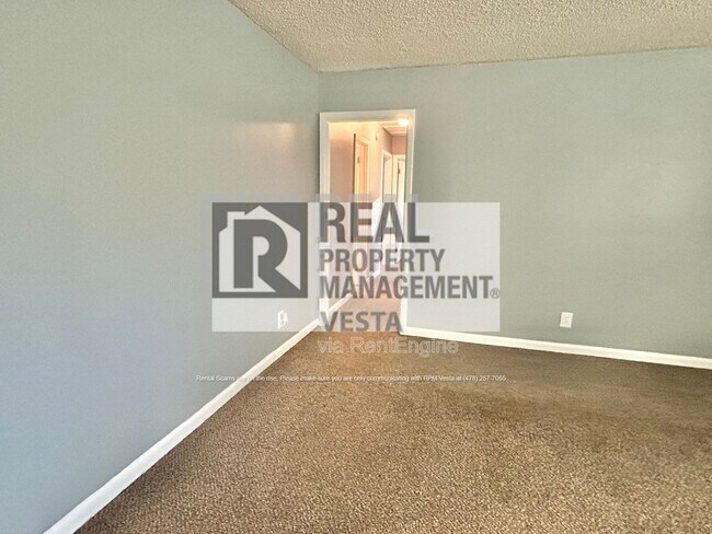 Photo - 2403 Groveland Cir N