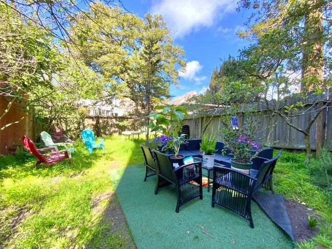 Photo - LARGE Full Floor 4BR/2BA. In-Unit Laundry, New Stainless Appliances! Unit 486