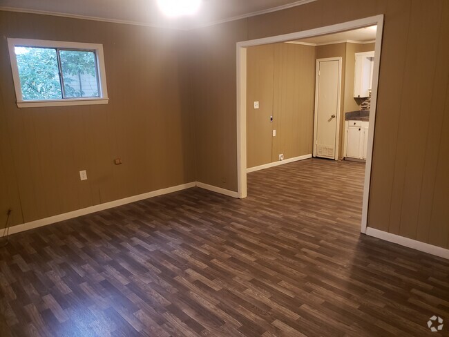 Building Photo - 906 Pierson St Rental