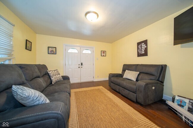 Photo - 5446 N College Ave