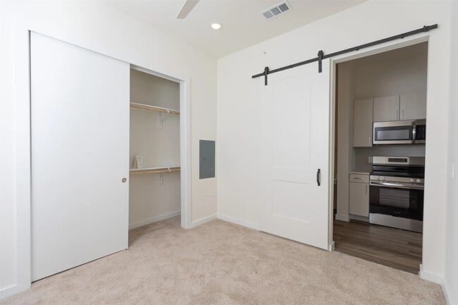 Building Photo - 1690 North Loop Unit 189