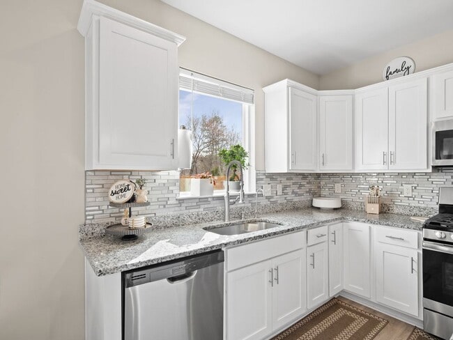 Photo - 6179 Kilchurn Dr