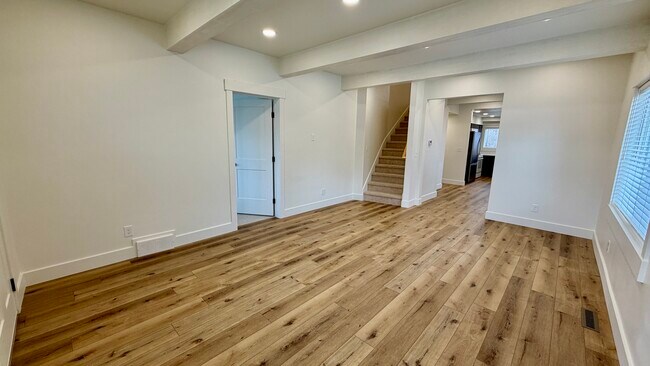 Photo - 145 N Byron Ave Unidad 1