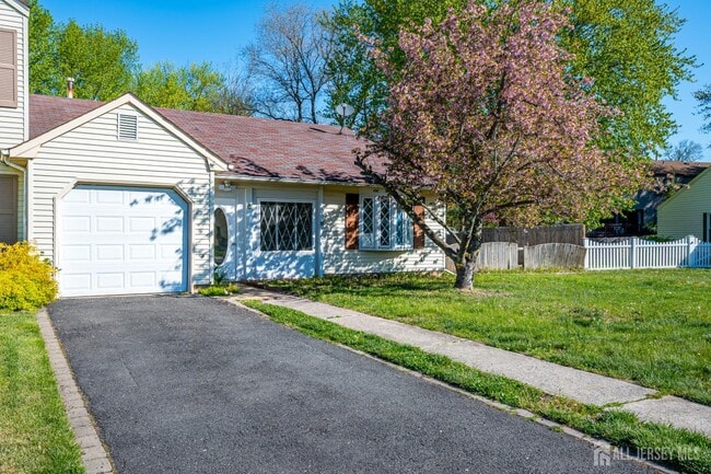 Photo - 6 Woodbury Rd