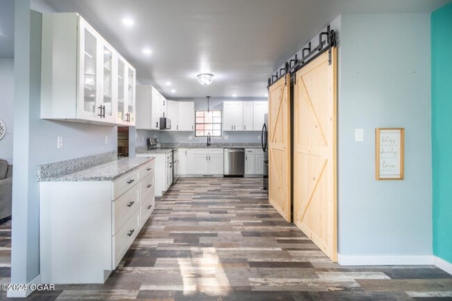 Photo - 1734 Bamby St