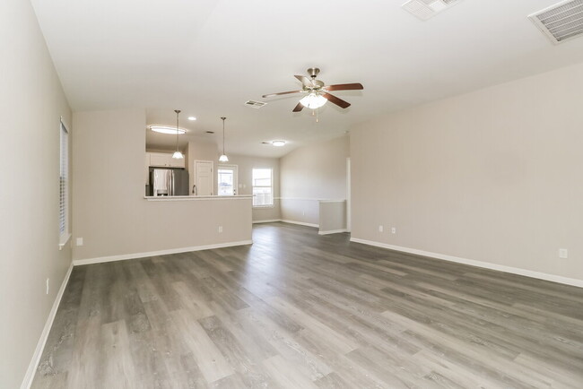 Photo - 223 Legends of Hutto Tr