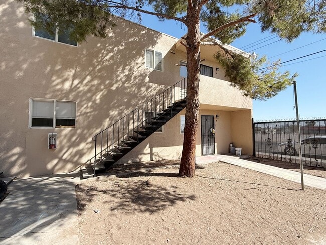 Photo - Remodeled 2 Bedroom and 1 Bath Unit Near E... Unit 1309 #4
