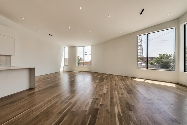 Photo - 1504 Burlew St