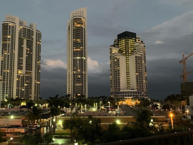 Building Photo - 250 181 Dr Unit 406