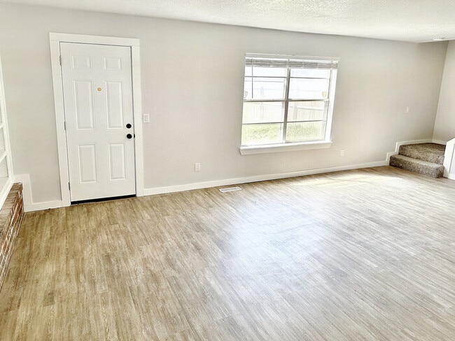 Photo - 11713 N Francis Ave