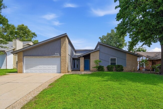 Building Photo - Large 3 Bed | 2 Bath | 81st & Memorial