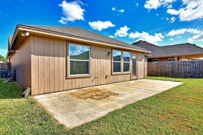 Photo - 3021 Cantabria St