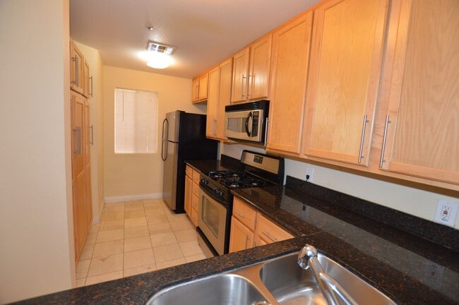 Photo - Meridian - Unfurnished 2 Bdrm / 2 Ba Condo - 1 1/2 Blocks off the Strip