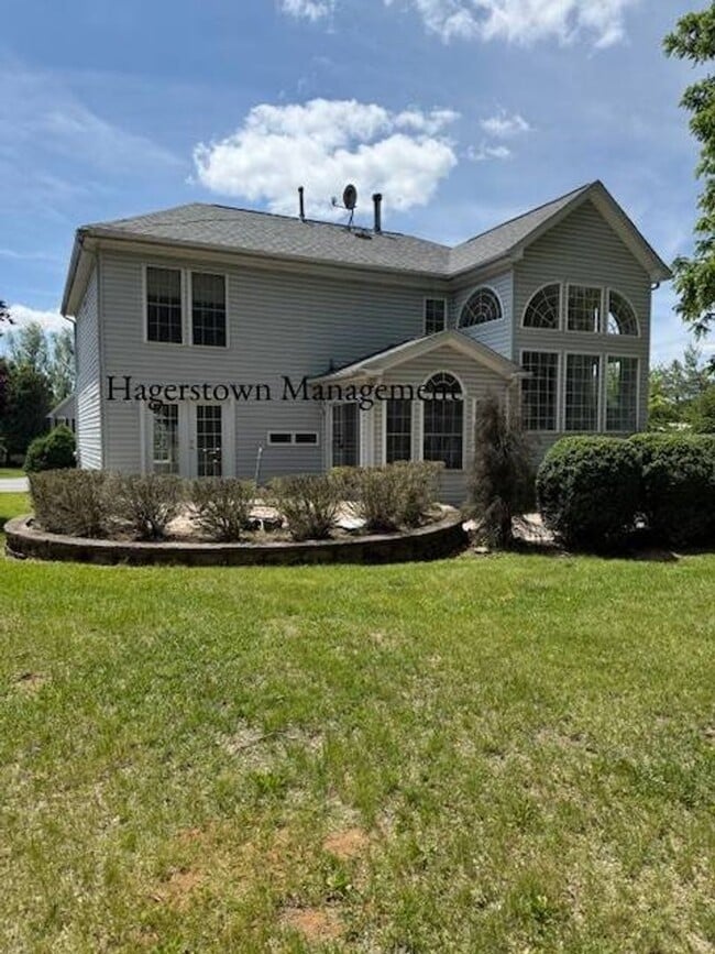 Photo - Luxury Home in Woodbridge