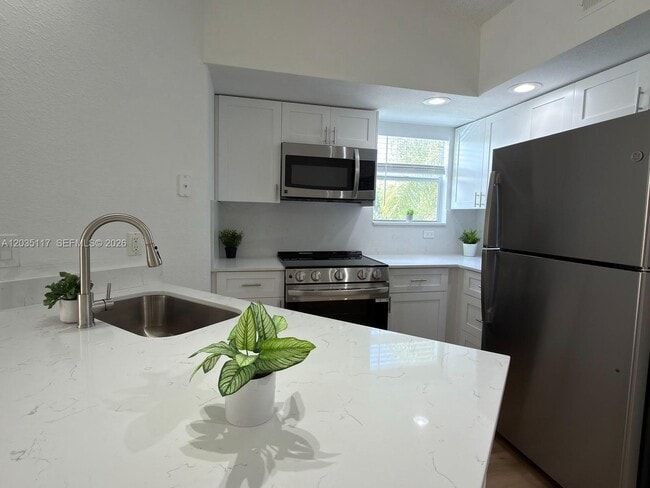 Building Photo - 12840 Vista Isles Dr Unit 627