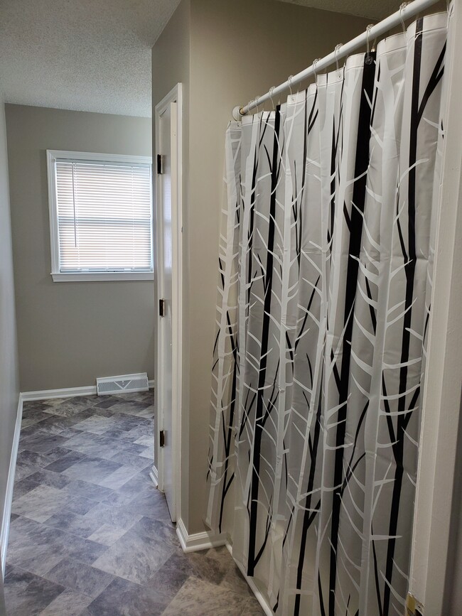 Photo - 801 Applewood St