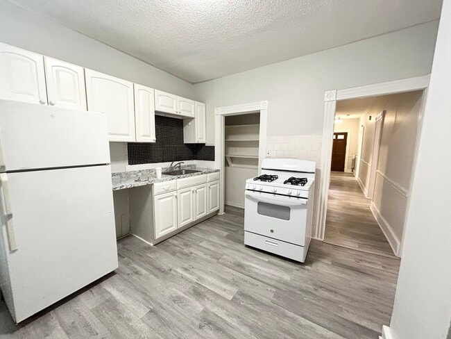 Building Photo - 8-10 Oakland St. Unit 1