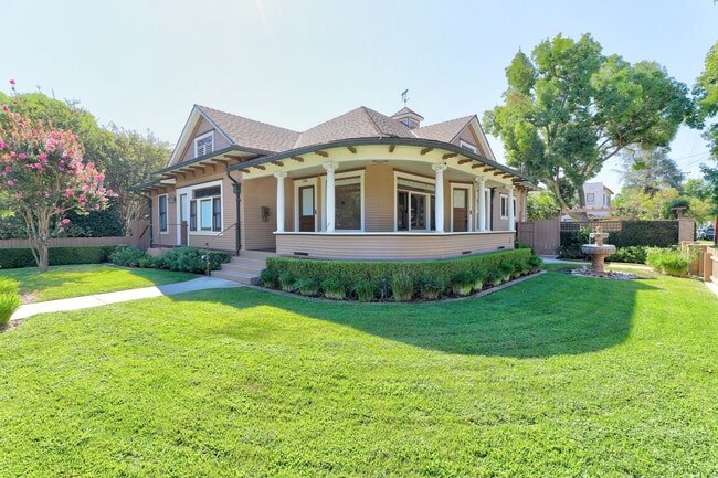 Building Photo - Old Towne Classic Rental