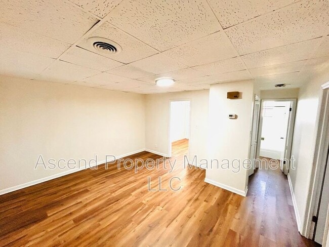 Building Photo - 586 Withrow Rd Unit 5