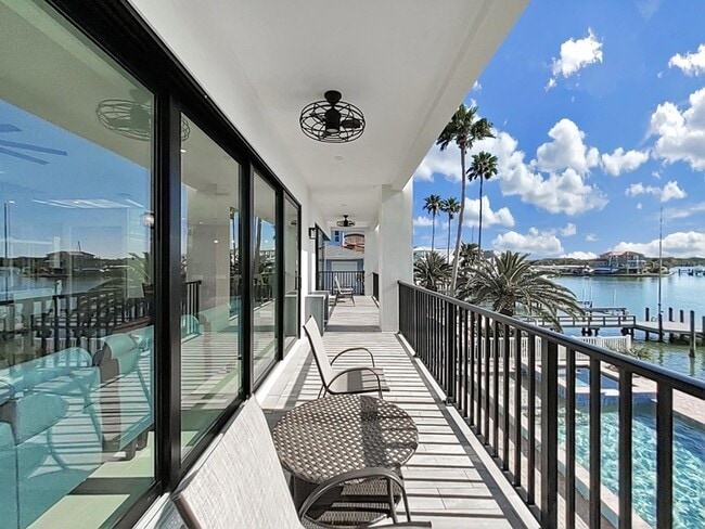 Photo - 882 Bay Point Dr