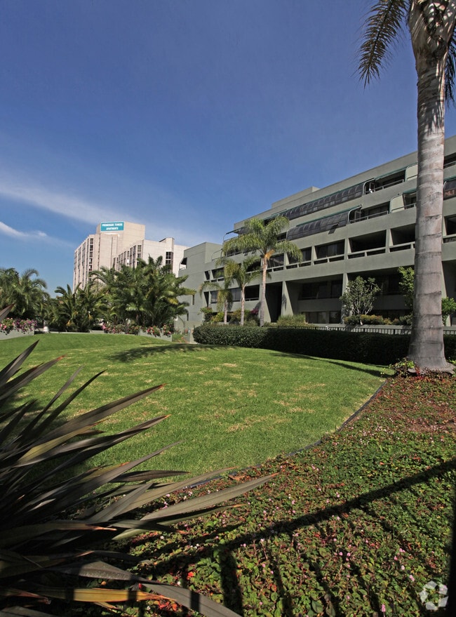 Photo - Promenade West