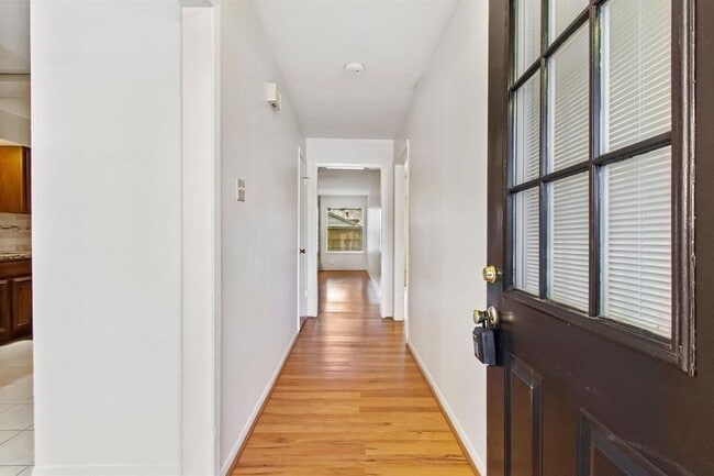 Photo - 2106 Wickburn Dr