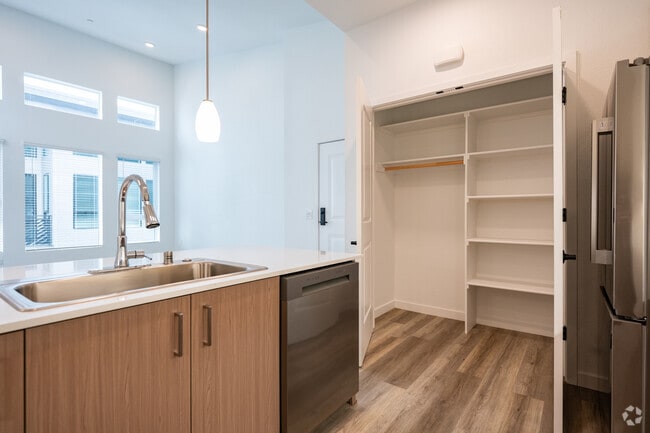 2BR, 2BA - 1,150SF - Kitchen