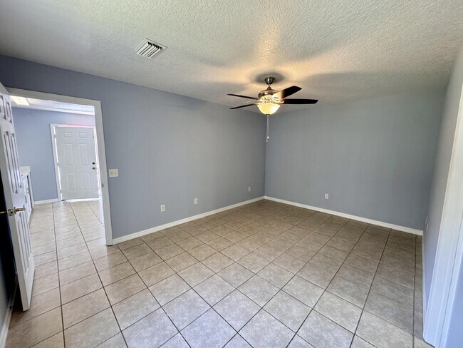 Photo - For Rent – 1 Bed / 1 Bath Unit in Davenport, FL Unidad B