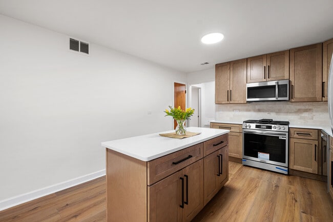 Photo - 2531 W Lunt Ave Unit 2