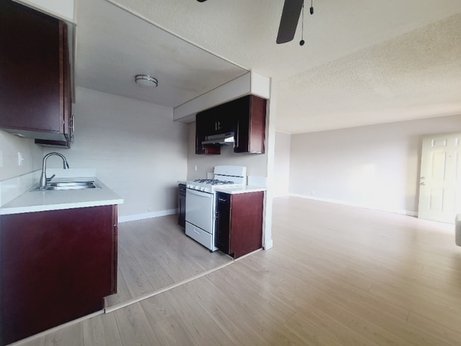 Photo - 8720 Orion Ave Unidad 21