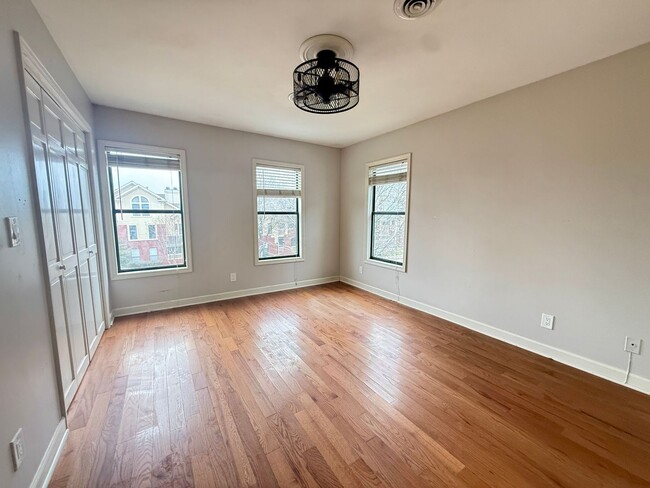 Building Photo - Quaint East Nashville Townhome