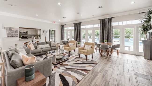 Oficina de arrendamiento - Plaza at San Jacinto