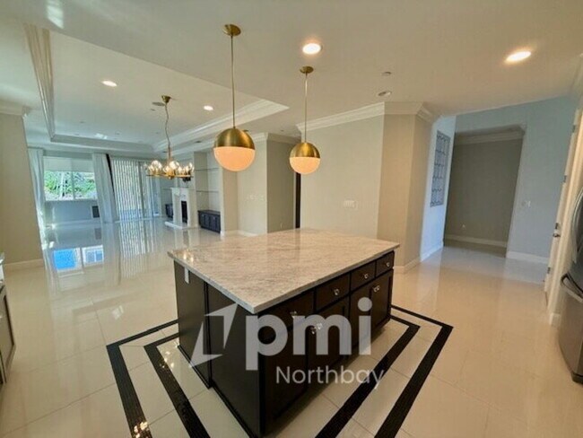 Photo - 1994 Clyde Jean Pl