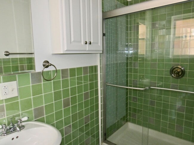 Photo - Cozy 1 Bed / 1 Bath - River West Unit 2R