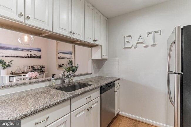 Photo - 1020 N Stafford St Unidad 408