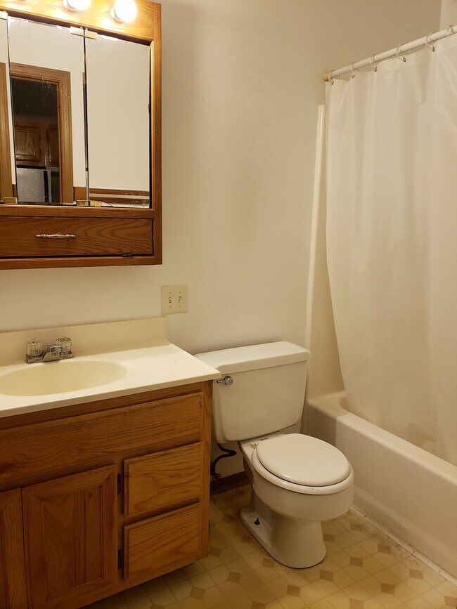 Photo - 102 Whiting St