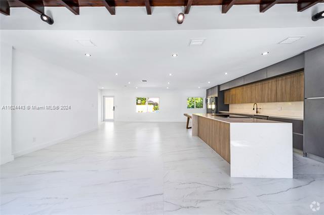 Building Photo - 400 Sansovino Ave Rental