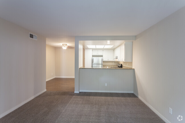 1 BR, 1 BA - 702 SF